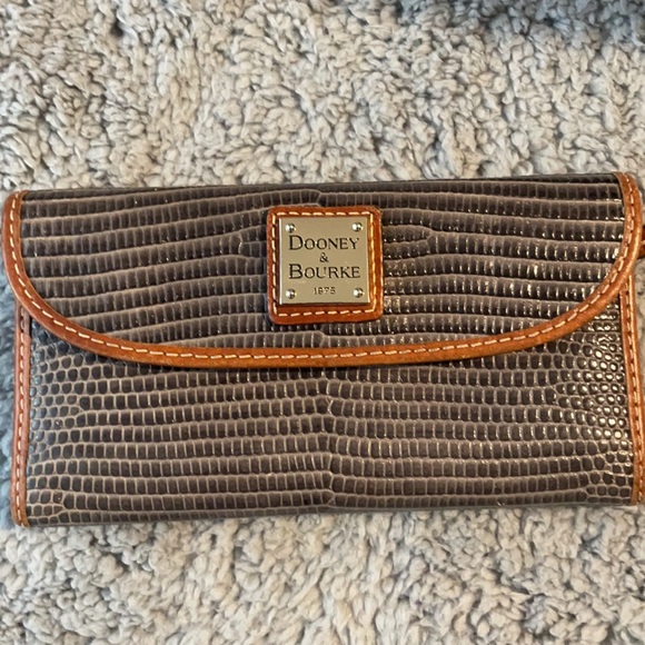 Dooney & Bourke purse and matching wallet - Picture 2 of 13